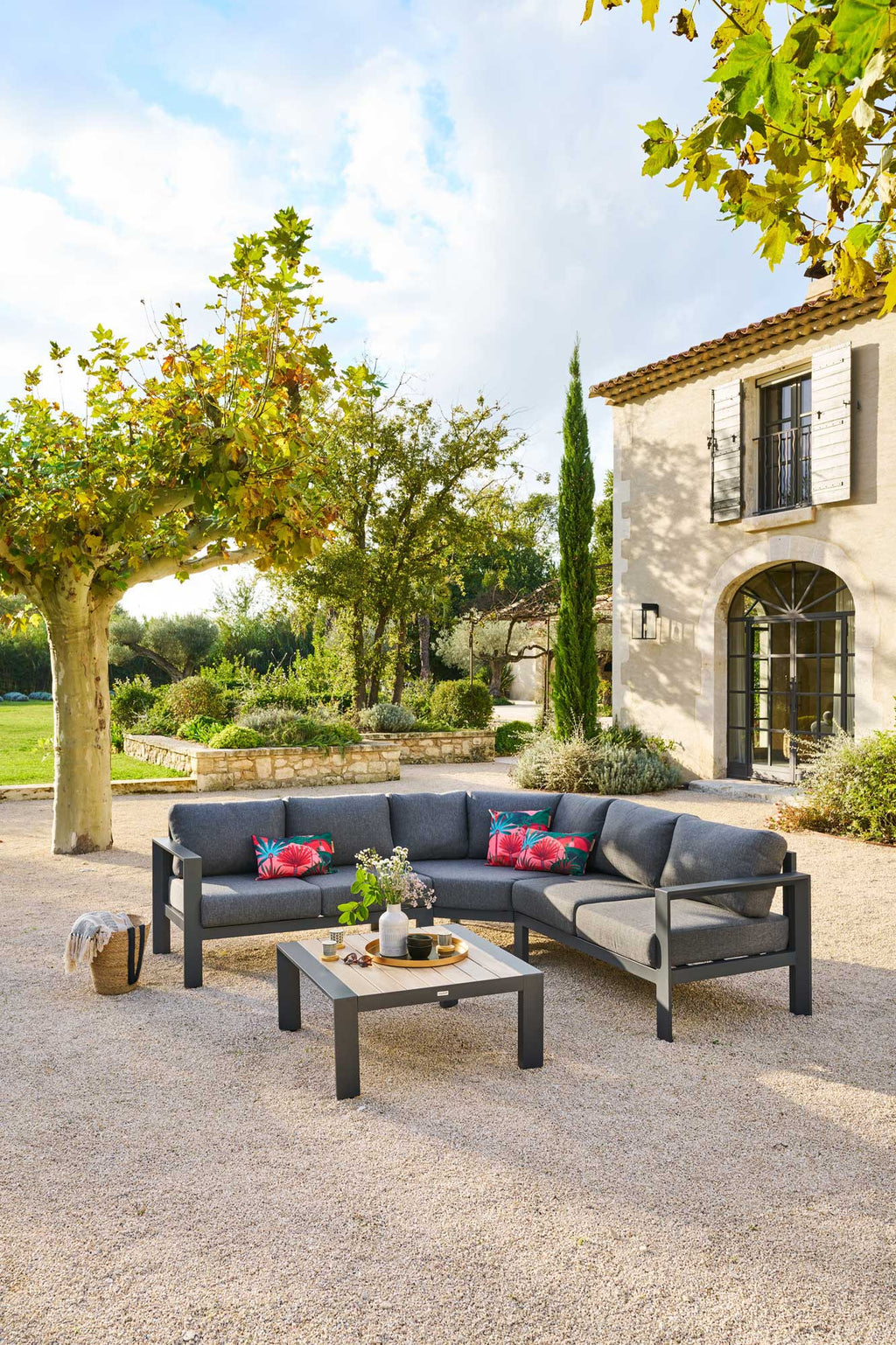Loungeset Evasion