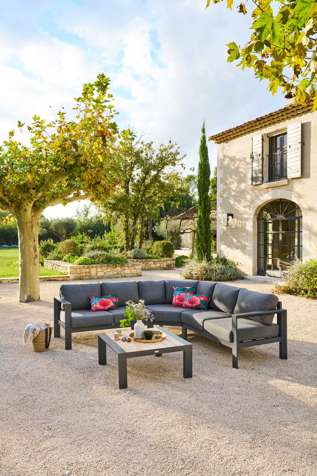 Loungeset Evasion